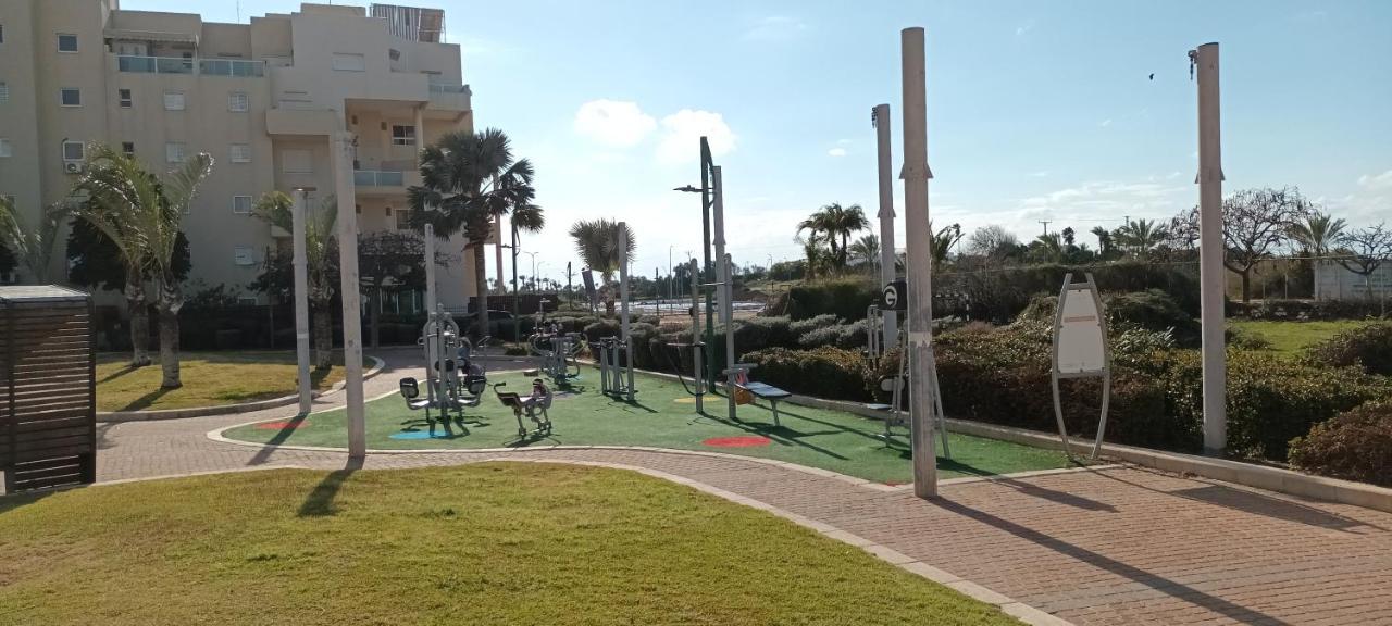 Beach Suite Israel- Private Jacuzzi Garden Suite & Gym, 3 Min Walk To Beach ביץ סוייט ישראל- ג'קוזי פרטי בגינה 3 דקות הליכה לים וחדר כושר Ashkelon Eksteriør bilde