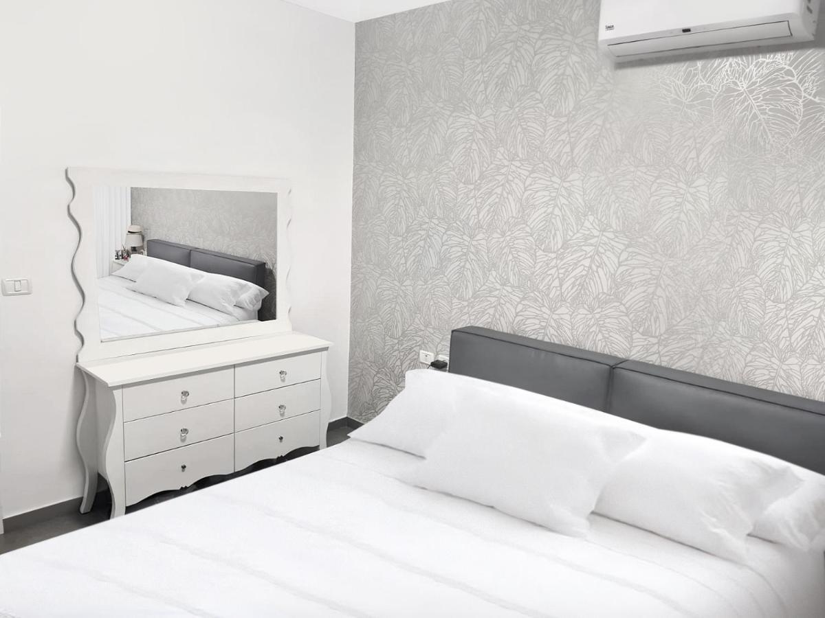 Beach Suite Israel- Private Jacuzzi Garden Suite & Gym, 3 Min Walk To Beach ביץ סוייט ישראל- ג'קוזי פרטי בגינה 3 דקות הליכה לים וחדר כושר Ashkelon Eksteriør bilde