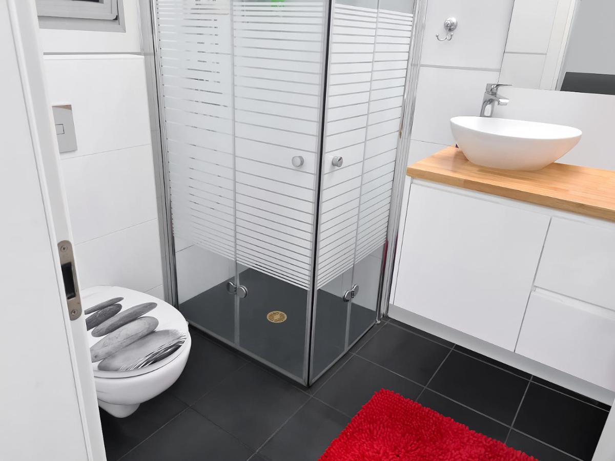 Beach Suite Israel- Private Jacuzzi Garden Suite & Gym, 3 Min Walk To Beach ביץ סוייט ישראל- ג'קוזי פרטי בגינה 3 דקות הליכה לים וחדר כושר Ashkelon Eksteriør bilde