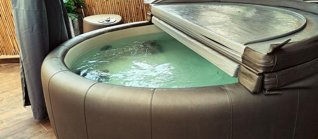 Beach Suite Israel- Private Jacuzzi Garden Suite & Gym, 3 Min Walk To Beach ביץ סוייט ישראל- ג'קוזי פרטי בגינה 3 דקות הליכה לים וחדר כושר Ashkelon Eksteriør bilde