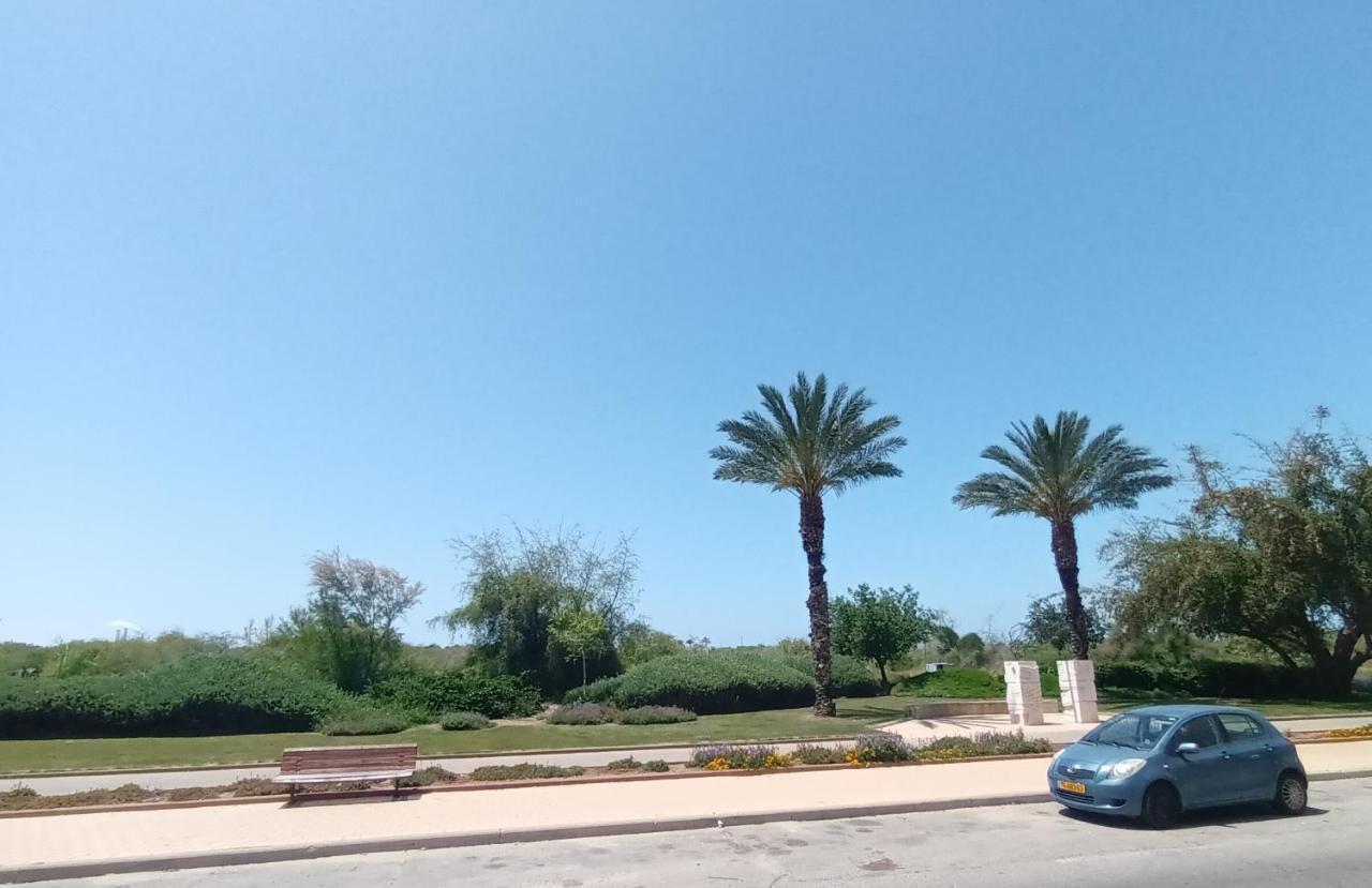 Beach Suite Israel- Private Jacuzzi Garden Suite & Gym, 3 Min Walk To Beach ביץ סוייט ישראל- ג'קוזי פרטי בגינה 3 דקות הליכה לים וחדר כושר Ashkelon Eksteriør bilde