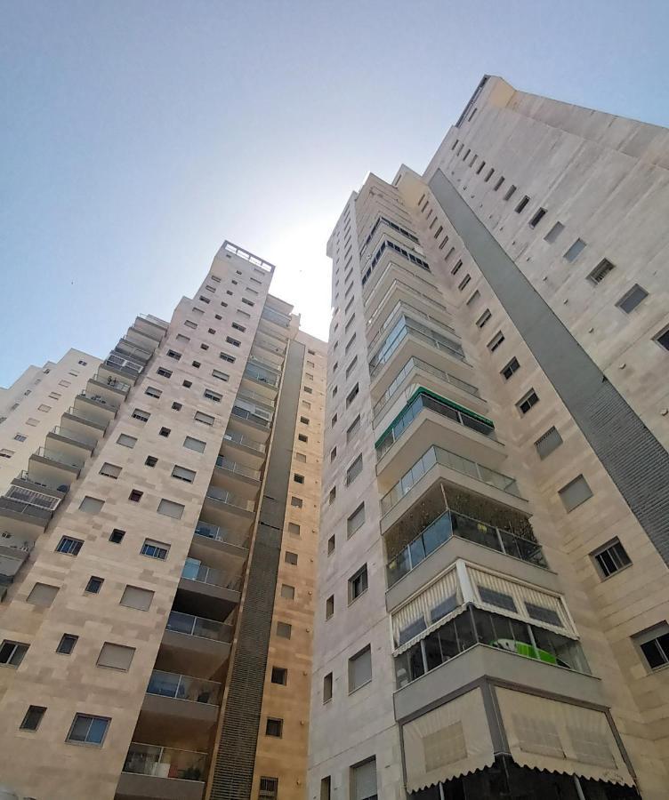Beach Suite Israel- Private Jacuzzi Garden Suite & Gym, 3 Min Walk To Beach ביץ סוייט ישראל- ג'קוזי פרטי בגינה 3 דקות הליכה לים וחדר כושר Ashkelon Eksteriør bilde
